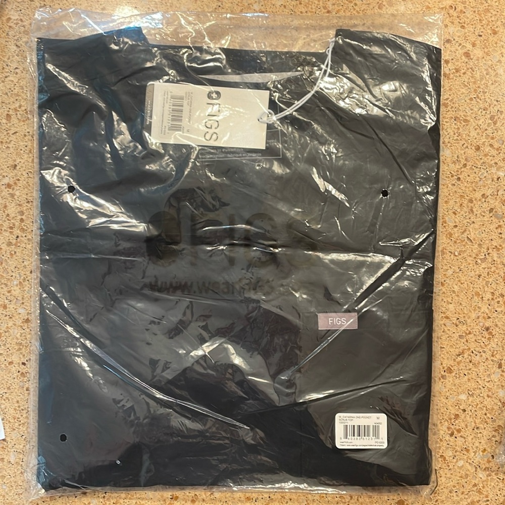 NEW Black Figs SET Catarina one pocket scrub top and Zamora jogger scrub pant